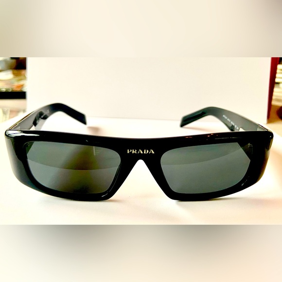PRADA Runway Sunglasses SPR 20W - Picture 1 of 5